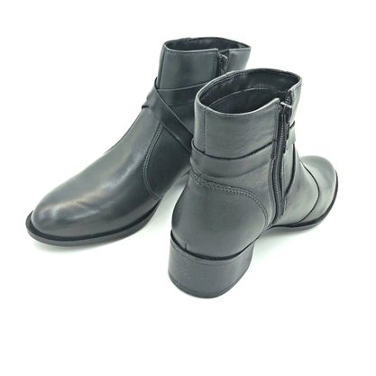 Bota Cano Curto Comfort Plus Couro Preta 5701