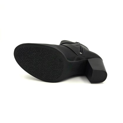 Bota Dakota Preta Fivelas Cano Curto Salto Médio G0201