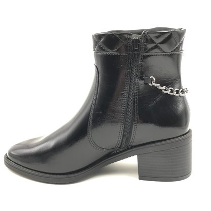 Bota Ramarim Verniz Cano Curto com Corrente Preta 2359103
