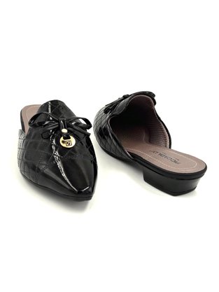 Mule Piccadilly Verniz Preto Matalassê Laço Bico Fino