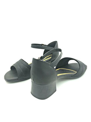 Sandália Comfortflex Preta Calcanhar Fechado 2077404