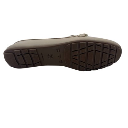 Sapato Sua Cia Mocassim com Detalhe em Laço Bege 15907