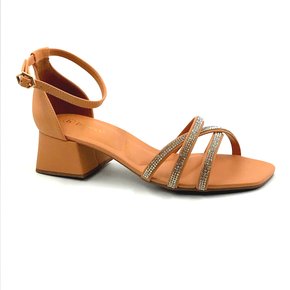 Sandália Bebecê Salto Baixo Caramelo com Cristais 5227292 Conceito M